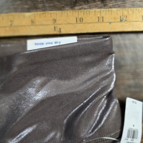 OLD NAVY PowerSoft Sports Bra Womens M Silver NWT Metallic High Neck Longline - Picture 4 of 7